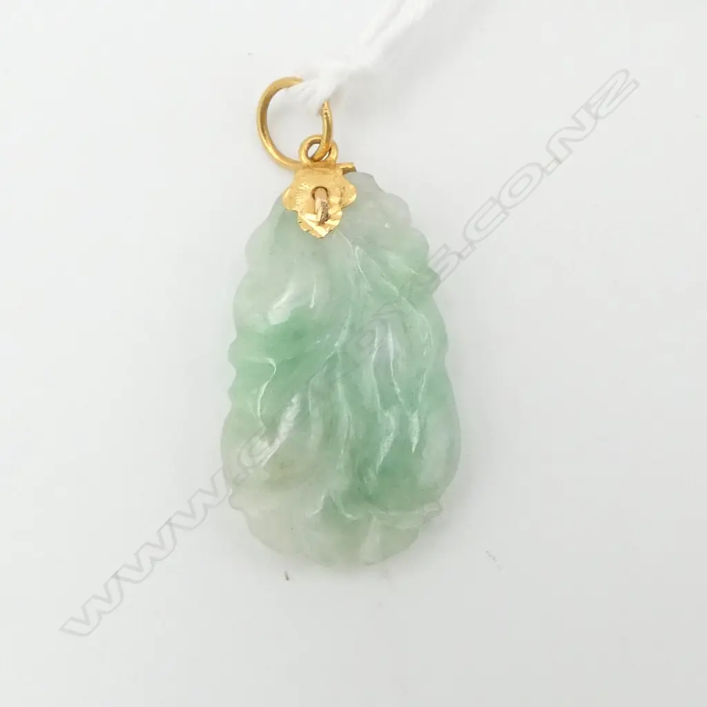 JADEITE CARVED PENDANT with 22ct GOLD MOUNT Image 1++