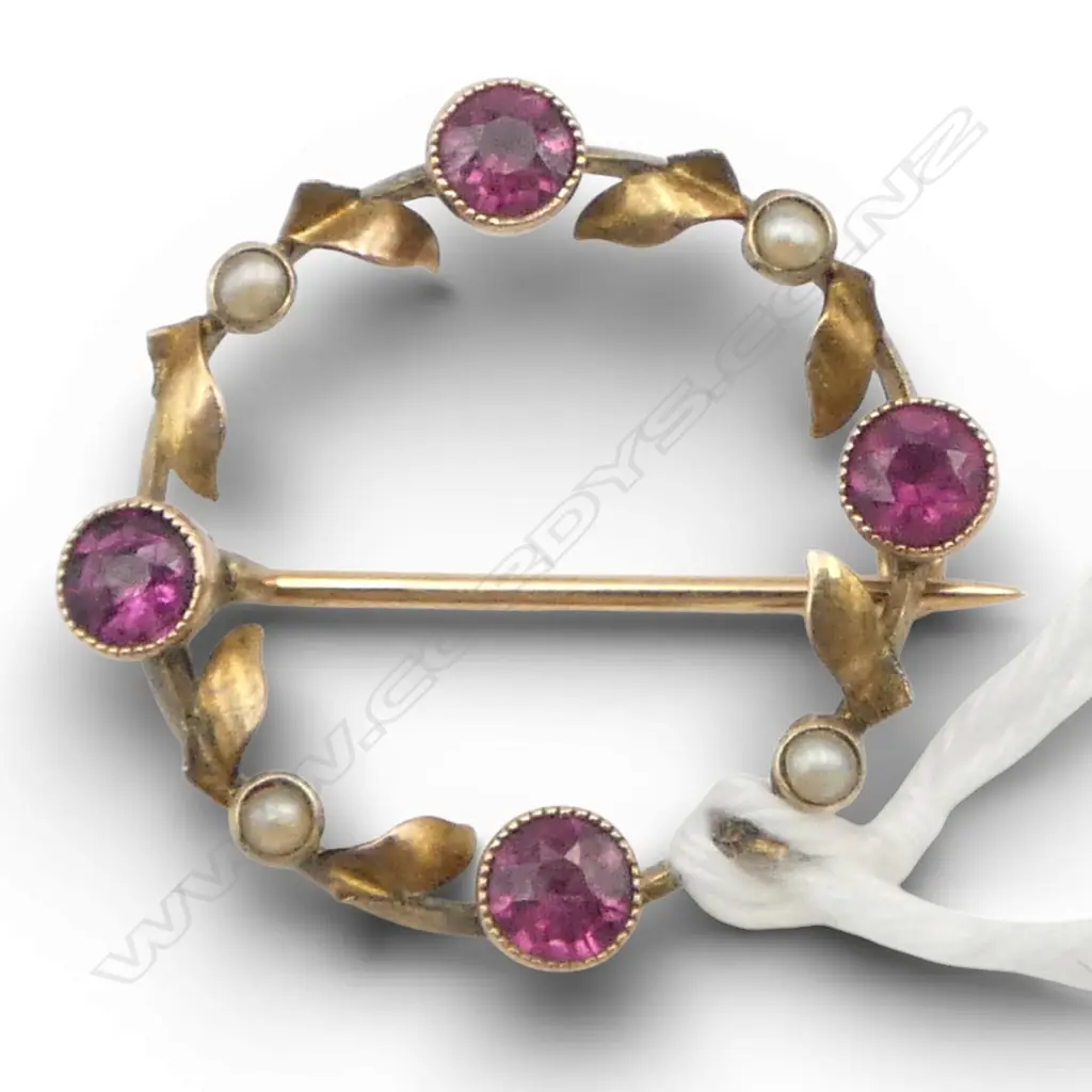 VICT. AMETHYST & SEED PEARL CIRCLE BROOCH, 1.68gm, DIA.20mm Image 1++