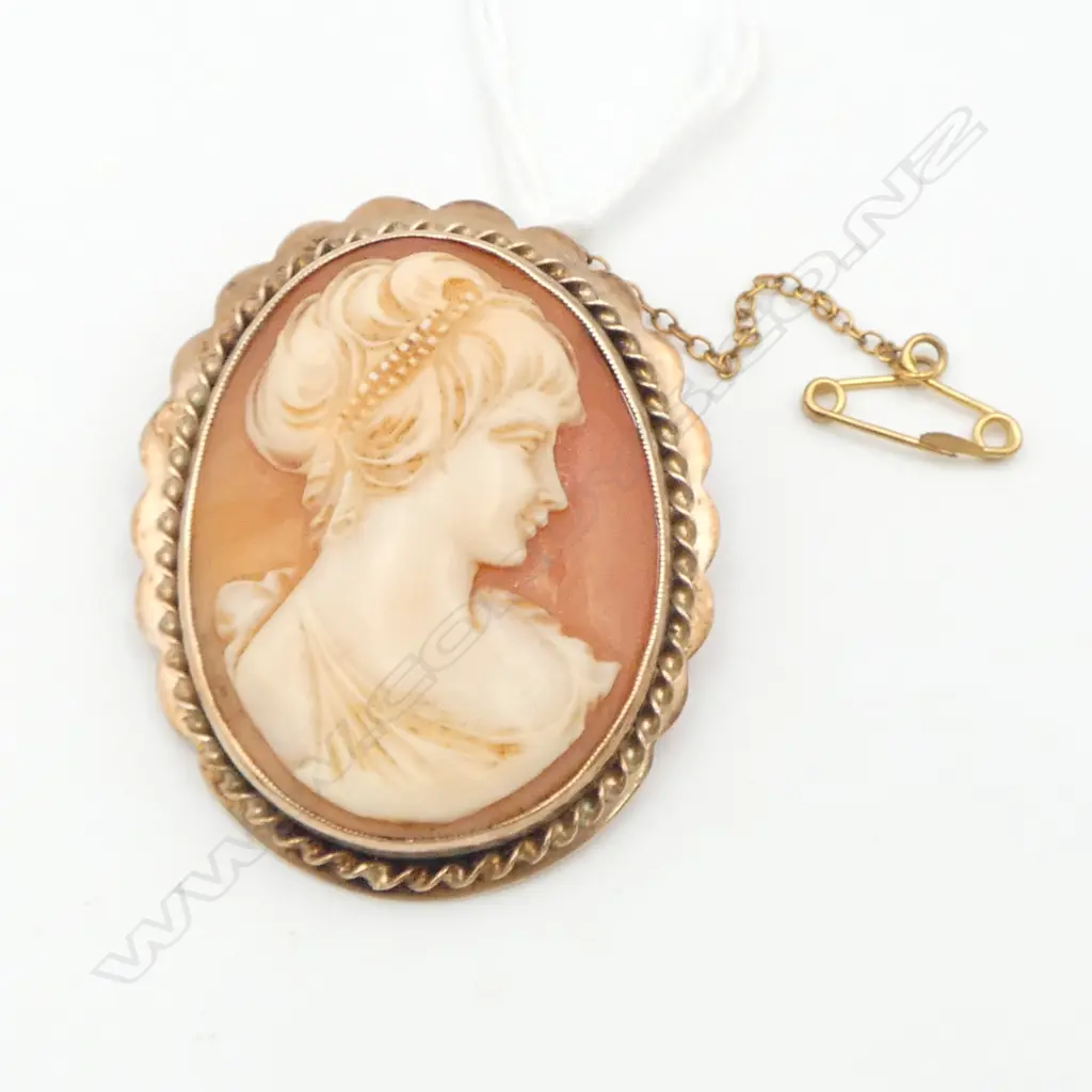 9ct GOLD FRAMED carved CAMEO PORTRAIT BROOCH 10.7gms Image 1++