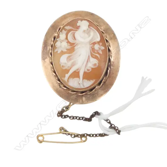 9ct GOLD FRAMED CAMEO carved with maiden 7.1gms