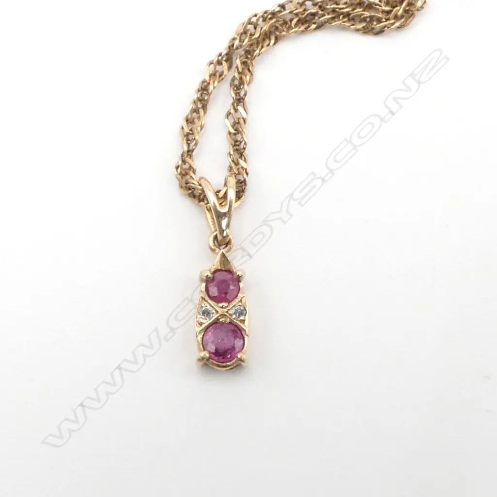 9ct RUBY DIAMOND PENDANT & CHAIN, 2.67gm, L.420mm Image 1++