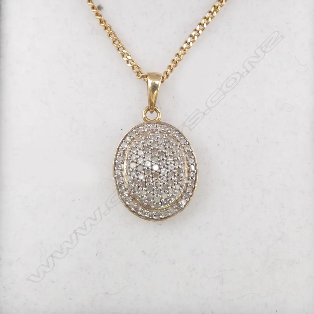 9ct GOLD & DIAMOND PENDANT on 9ct GOLD CHAIN  Image 1++