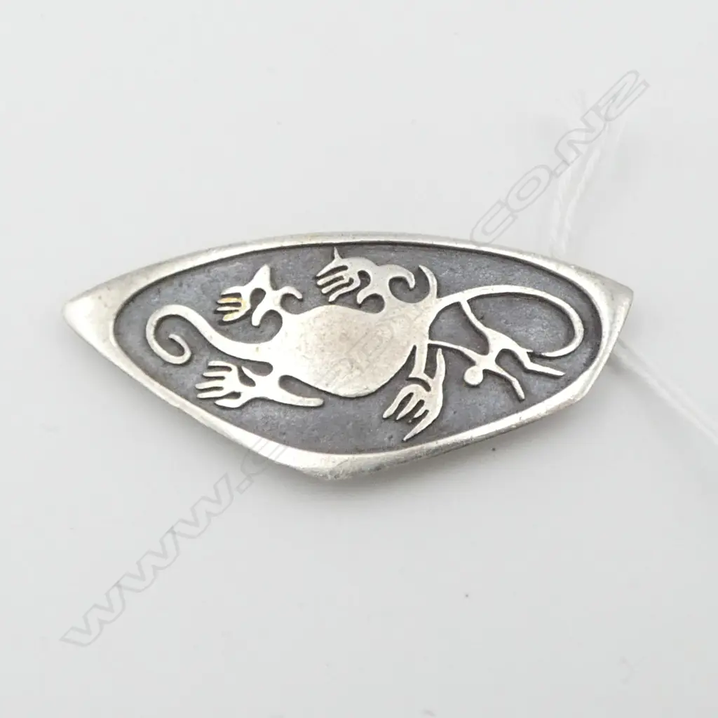 PETER MINTURN SILVER CAVE DESIGN PENDANT/BROOCH Image 1++