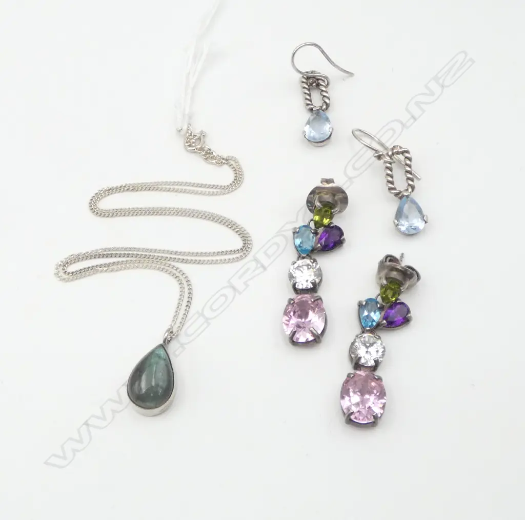 3 PCES 925 SILVER JEWELLERY; 2 PRS EARRINGS + LABRADORITE PENDANT NECKLACE Image 1++