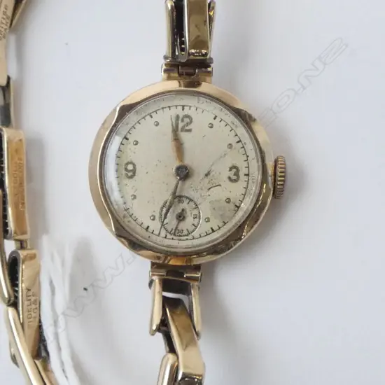 1920's/30's 9ct GOLD LADIES WRISTWATCH with plated gold strap. Running