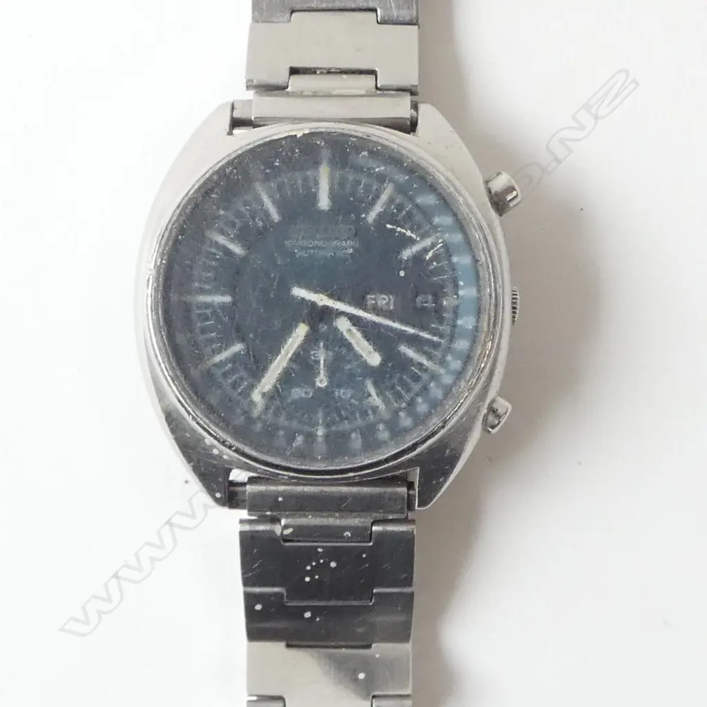 SEIKO VINTAGE CHRONGRAPH AUTOMATIC WRISTWATCH running. Showing wear. faulty catch Image 1++