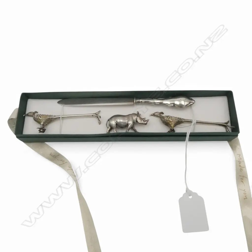 PR SILVER LONG PHESANT KNIFE RESTS + SILVER MINI RHINOCEROS + SILVER BUTTER KNIFE Image 1++