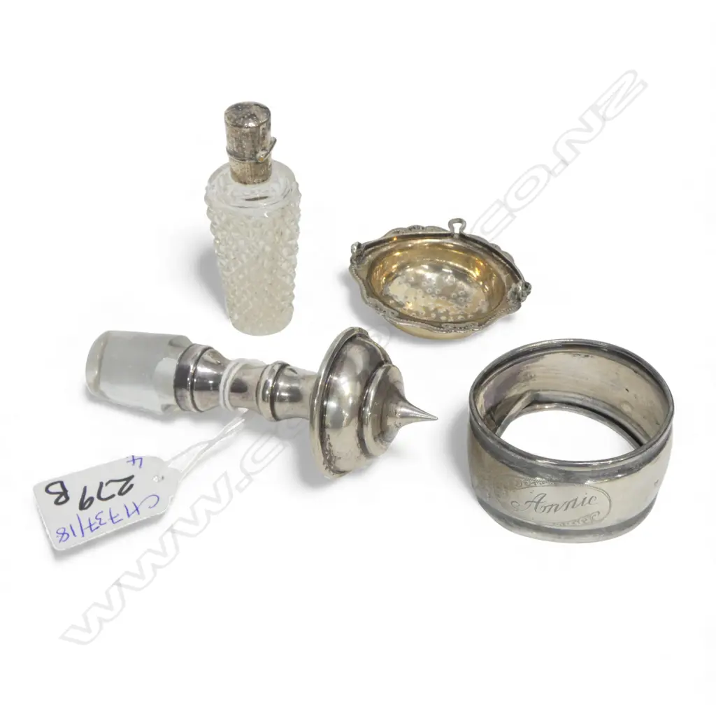 4 PCES SILVER; STRAINER & NAPKIN RING 27gms, BOTTLE & STOPPER Image 1++