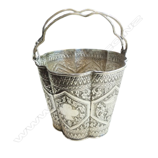 ORIENTAL SILVER? LOBED & DOUBLE HANDLED EMBOSSED VESSEL H.140mm 268gms