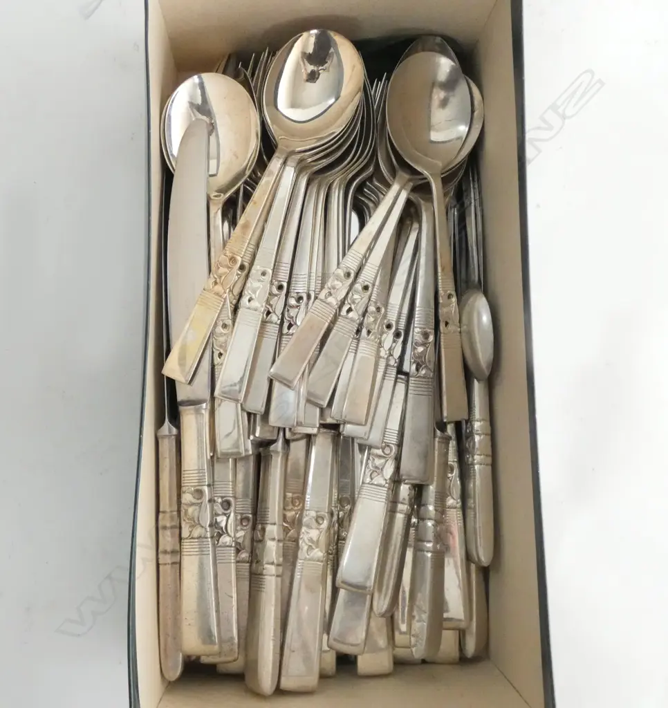 SILVER PLATE COMMUNITY CUTLERY - 72 PCES APPROX Image 1++