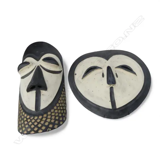 MARGARET BELL, 2 N.Z. STUDIO POTTERY WALL HANGING AFRICAN STYLE MASKS L.410mm