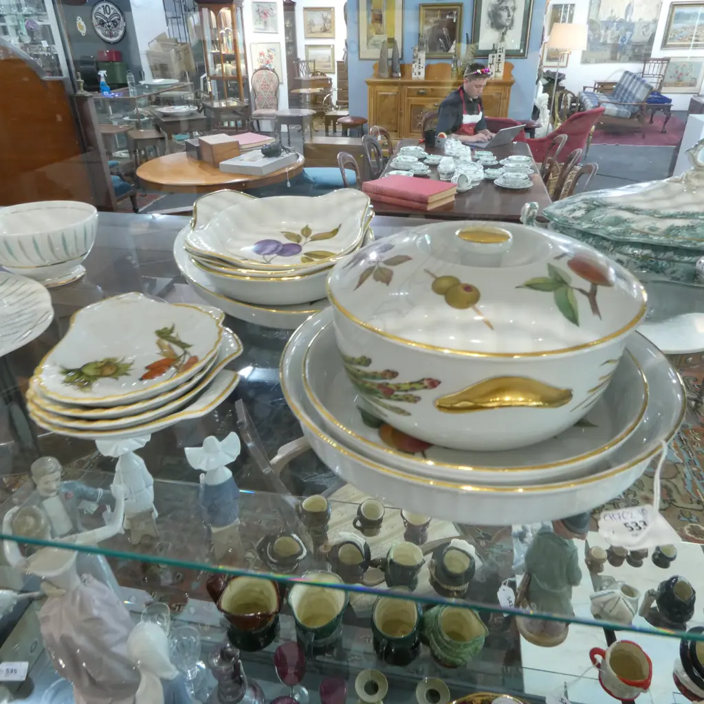 ASST. ROYAL WORCESTER CHINA DISHES etc Image 1++