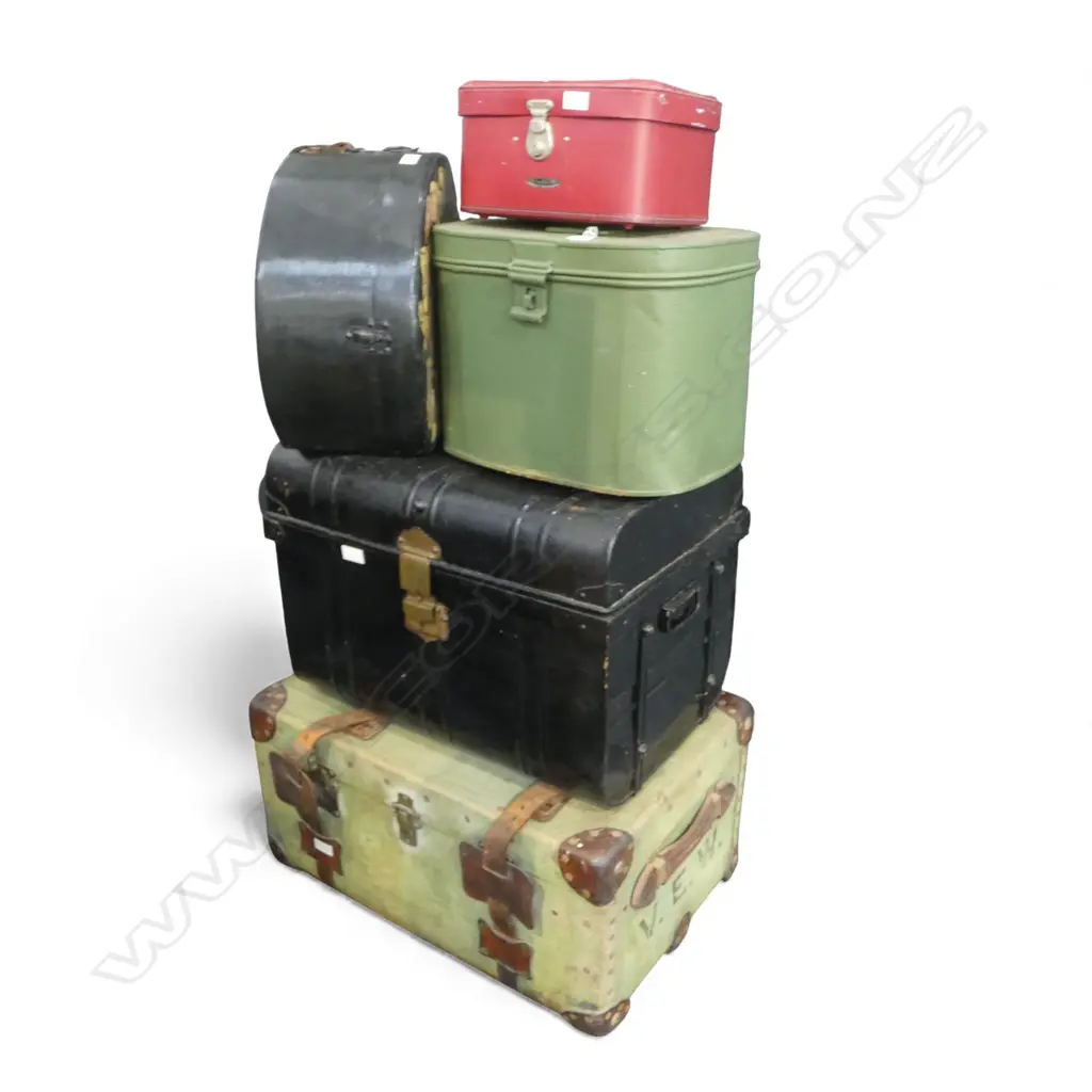 5 TRAVEL CASES; 2 HAT BOXES, SMALL RED CASE AF, 2 TRUNKS W.700mm Image 1++