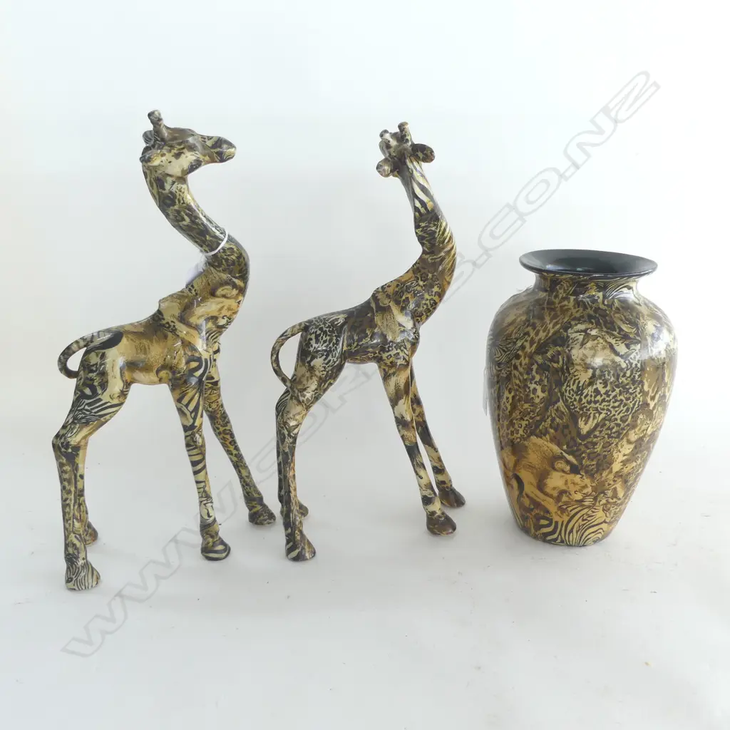 2 GIRAFFE FIGURES H340MM & MATCHING VASE H240MM Image 1++