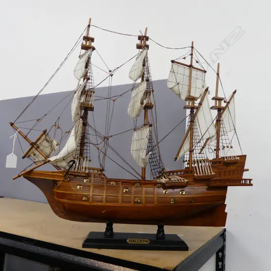 GALLEON SAILING SHIP MODEL H.595mm L.620mm