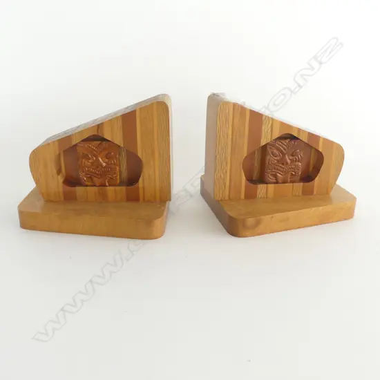 PR VINTAGE 'SOVEREIGN' 'No.29A' NZ WOODS BOOKENDS w Maori masks 