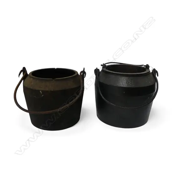 2 SMELTING CAULDRONS H.160mm