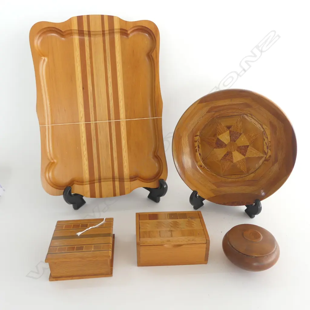 VINTAGE 'SOVEREIGN WOODWARE' TRAY + 3 OTHER NZ WOODS SIMILAR PCES: bowl + 3 boxes Image 1++