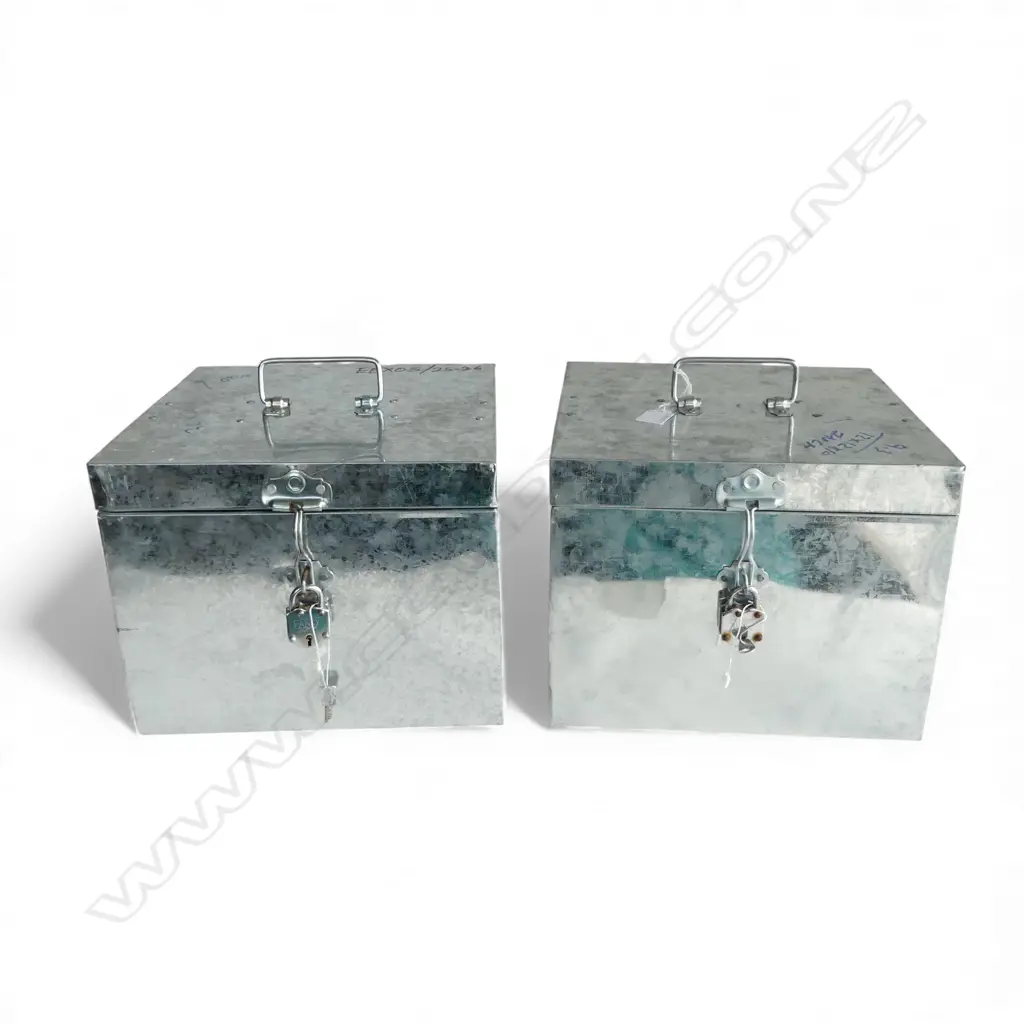 2 TIN BOXES w. LOCKS 305x305x235mm Image 1++