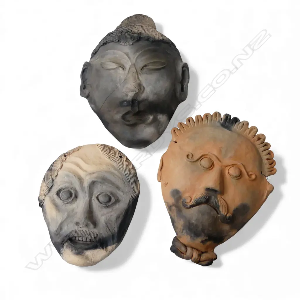 3 CONTEMPORARY CERAMIC WALL MASKS H.370mm faults Image 1++