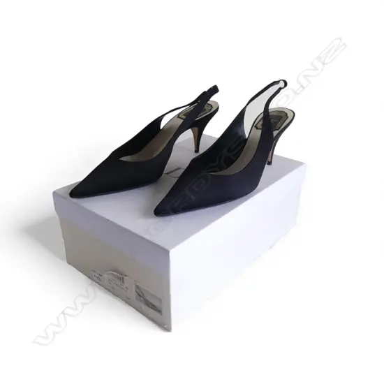 PR CHRISTIAN DIOR SLINGBACK HIGH HEELS, MADE IN ITALY, BOXED - VERY LIGHT WEAR TO TOES SZ 39