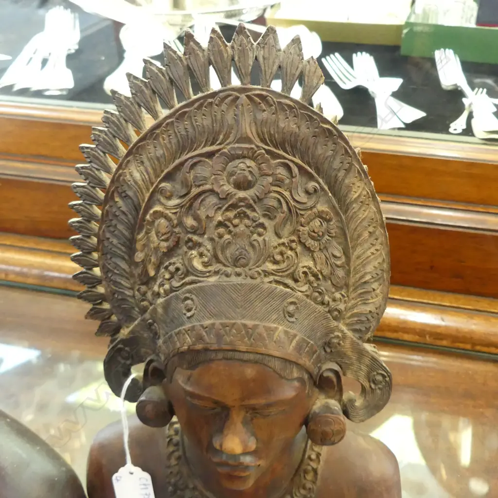 4 ORIENTAL WOODEN CARVINGS; 3 INDONESIAN BUSTS (PR + 1 H.290mm), BUDDHA  Image 1++