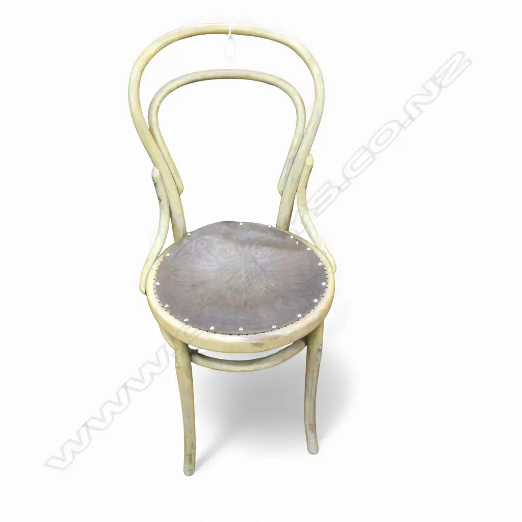 BENTWOOD CHAIR Image 1++