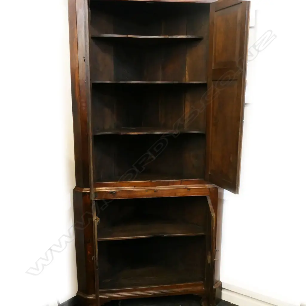 GEORGIAN OAK CORNER CABINET 670x670x1980mm Image 1++