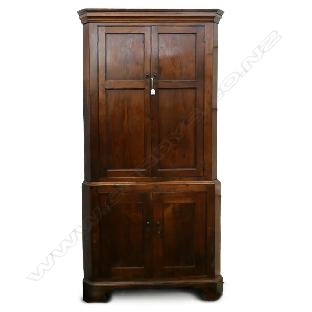 GEORGIAN OAK CORNER CABINET 670x670x1980mm Image 1++