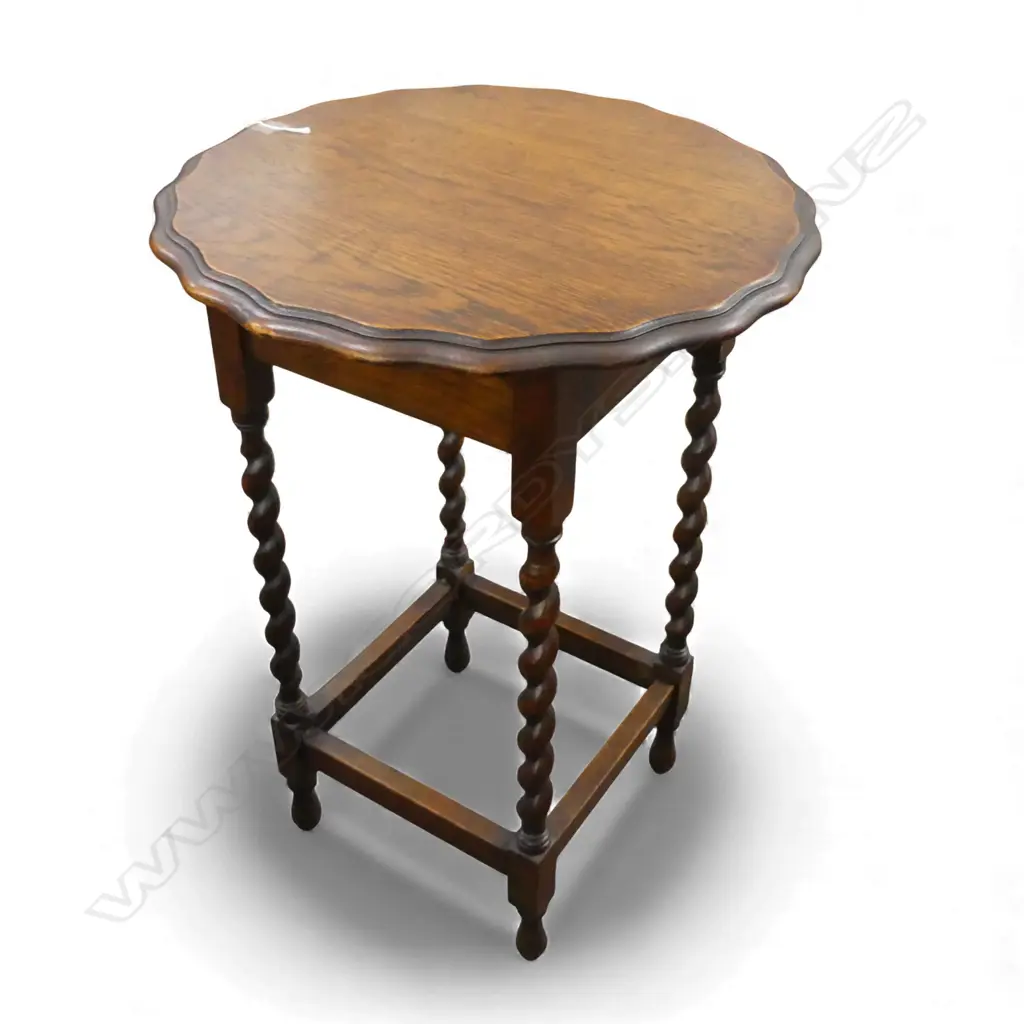 OAK SIDE TABLE H.720mm 540mm dia Image 1++