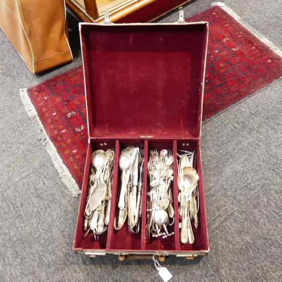 VINTAGE CASED CUTLERY 