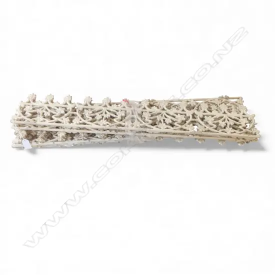 8 PCES WHITE METAL FRETWORK L.800mm (1 w. HALF MISSING)