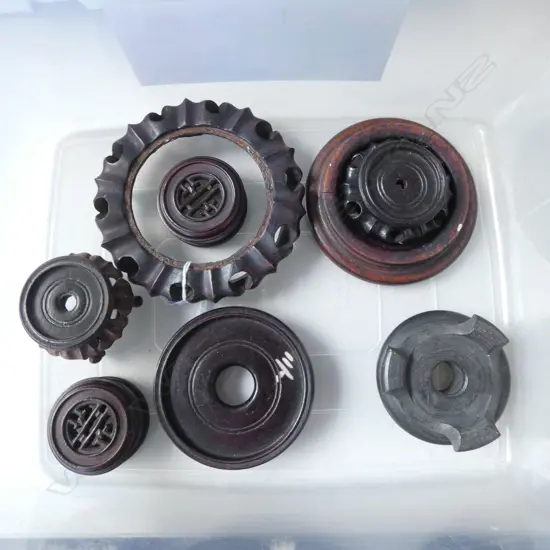 8 SMALL ORIENTAL STANDS Dia.130mm