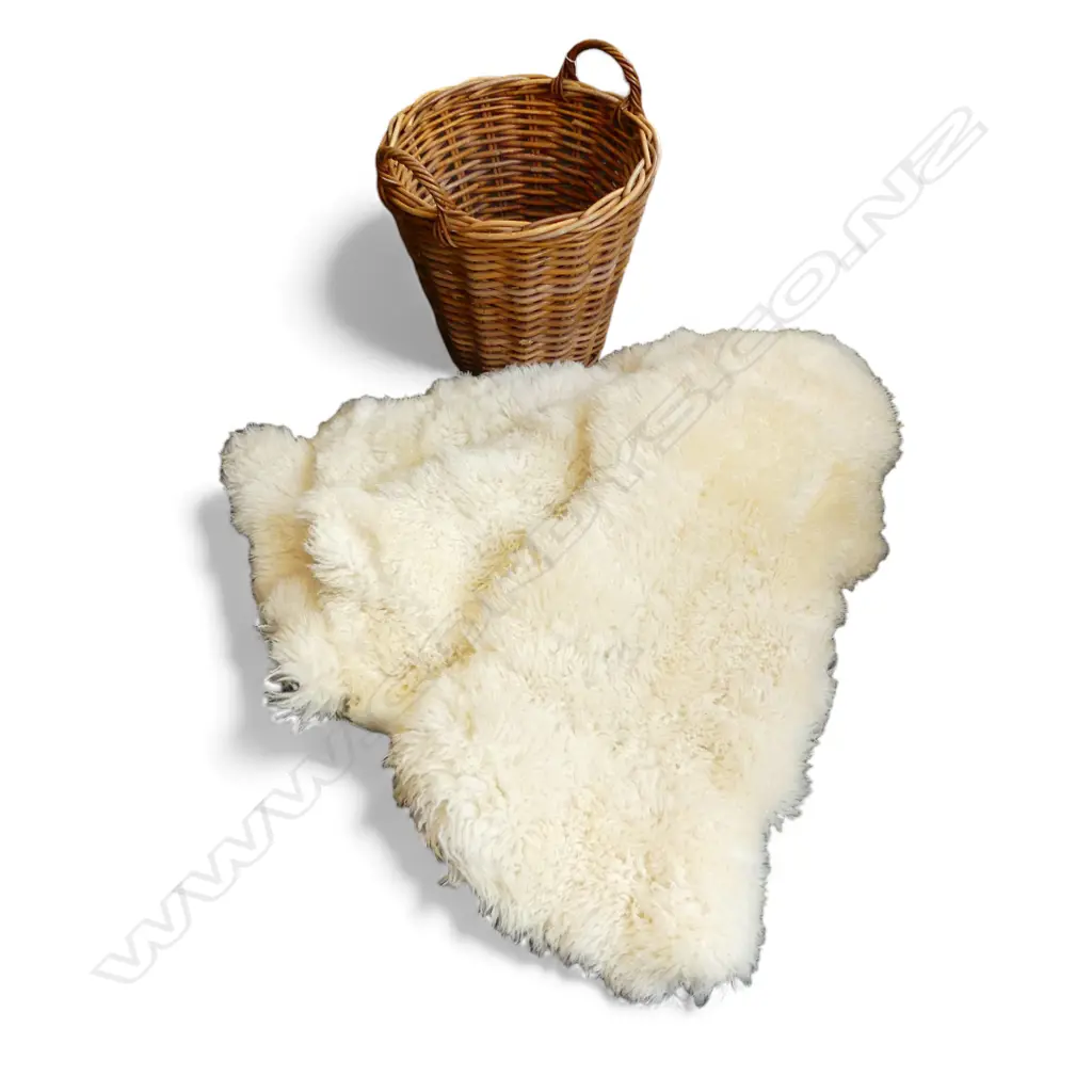 4 WHITE SHEEPSKINS IN WOVEN CANE BASKET H.480mm Image 1++