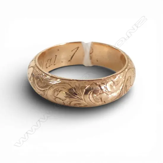 11ct ROSE GOLD ENGRAVED WEDDING RING, 7.04gm size O