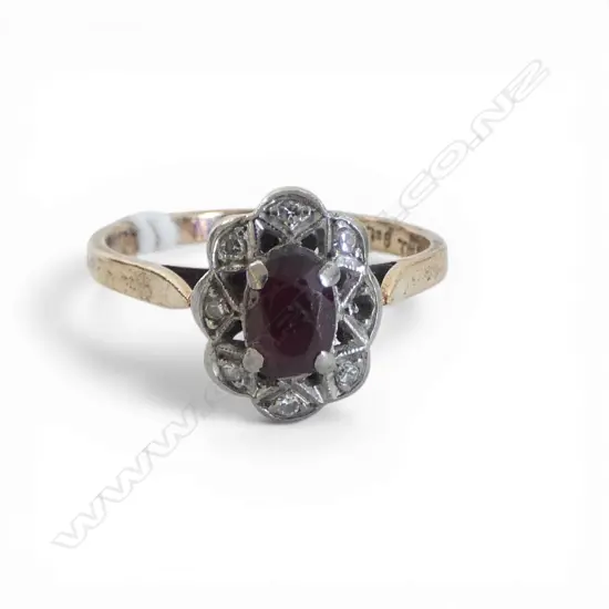 9CT GARNET (worn) AND DIMOND RING, 2.2gms 1 diamond missing size O