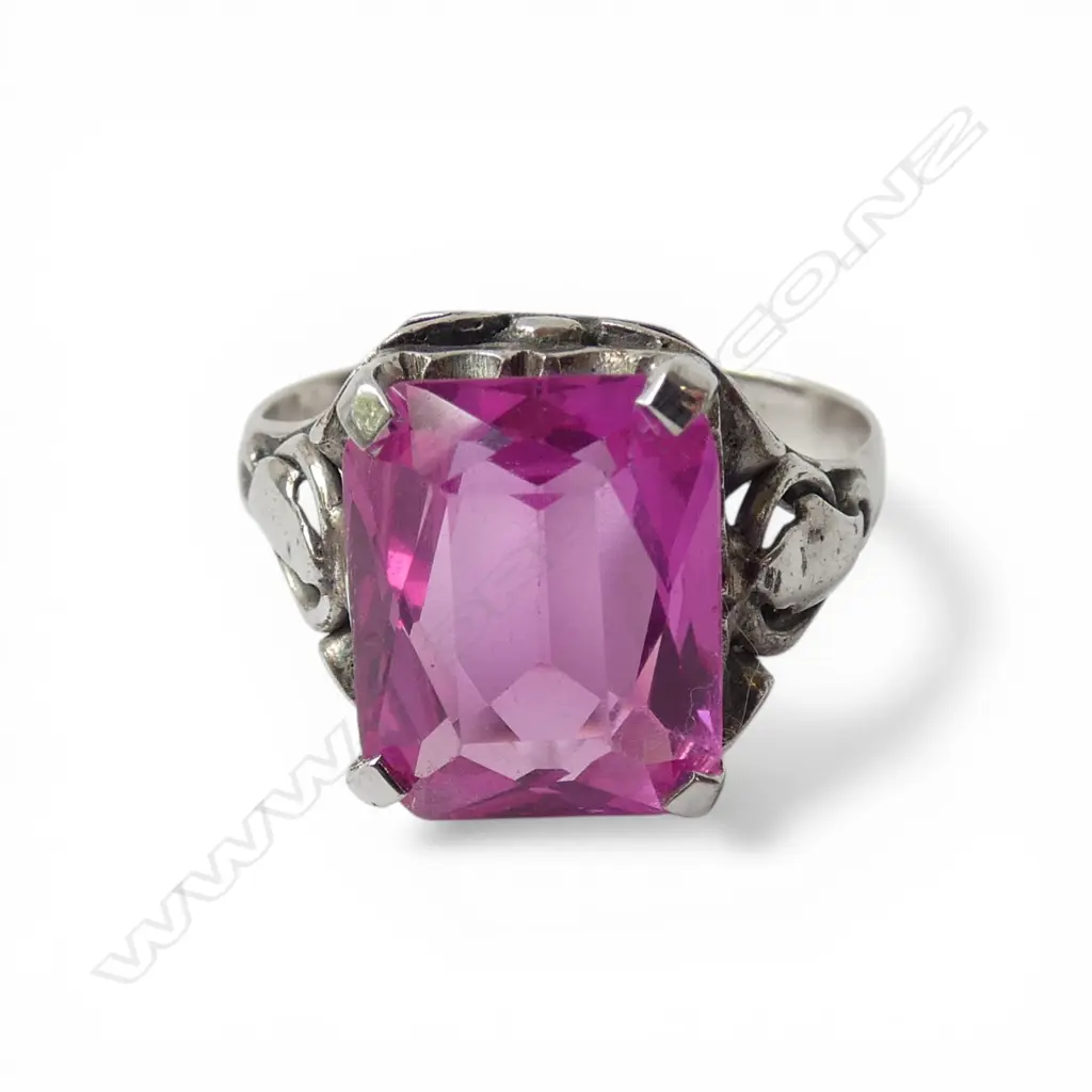 14ct WHITE GOLD & SYN. PINK SAPPHIRE RING, 2.95gm size M Image 1++