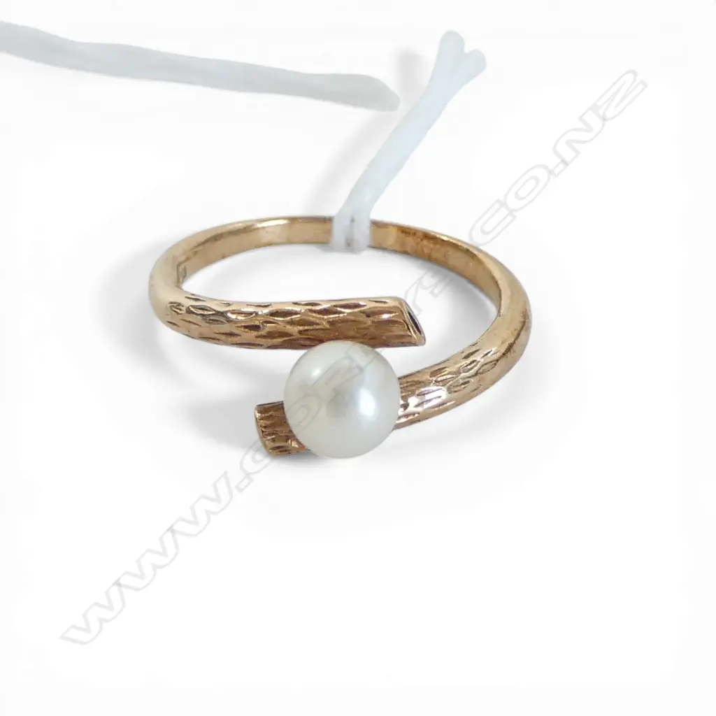 9CT PEARL RING 3.4gms SIZE Q Image 1++