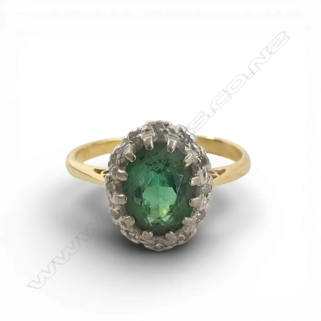VINTAGE 18ct GOLD GREEN TOURMALINE & DIAMOND RING size K. 2.69gms Image 1++