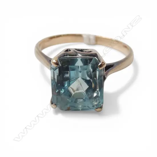 10ct YELLOW GOLD & AQUAMARINE RING, 3.20gm SIZE P