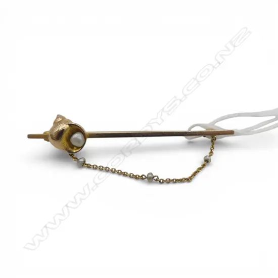 EARLY 20thC 9ct GOLD SHELL on bar BROOCH w seed pearls. 2.79gms
