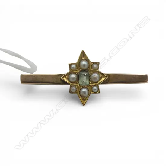 9CT AQUAMARINE & SEED PEARL BAR BROOCH, 3.7gms