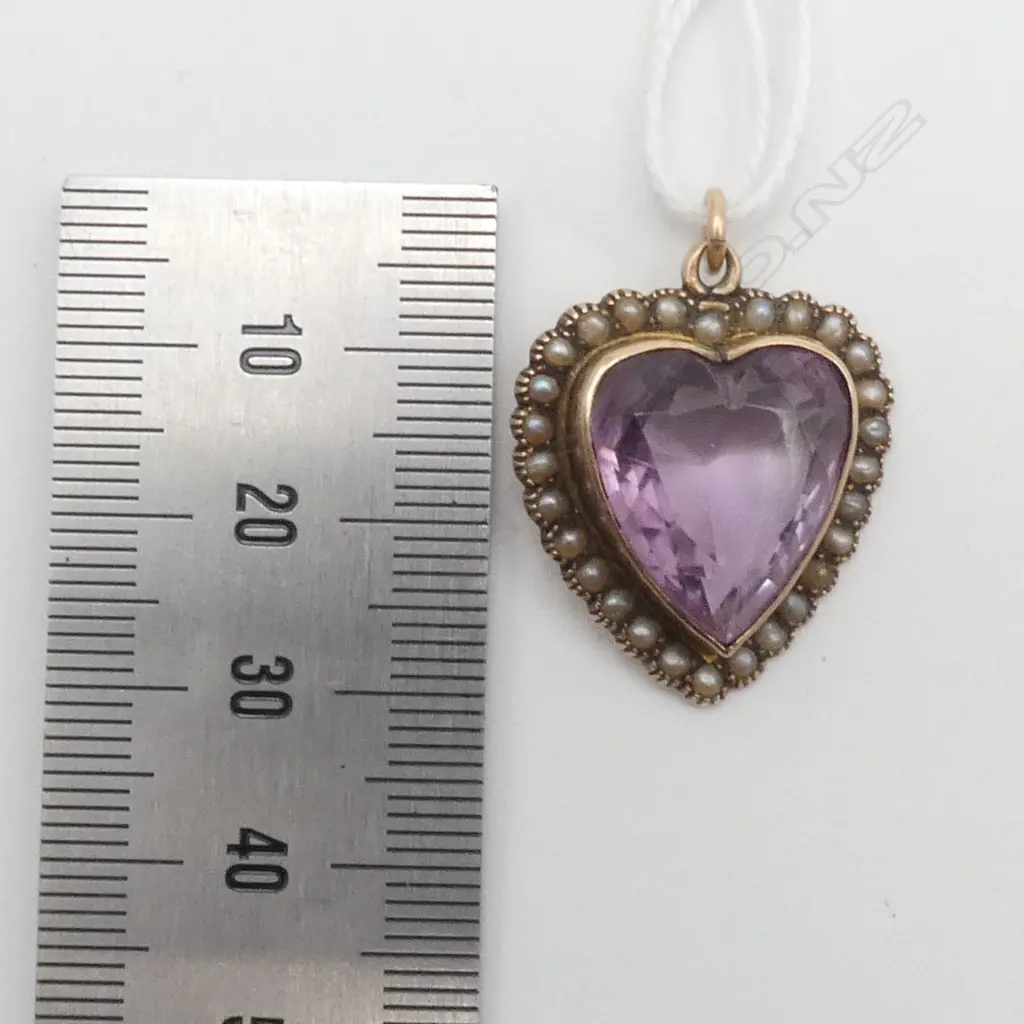 9ct AMETHYST & SEED PEARL HEART PENDANT, 6.02gm, L.25 x 22mm Image 1++