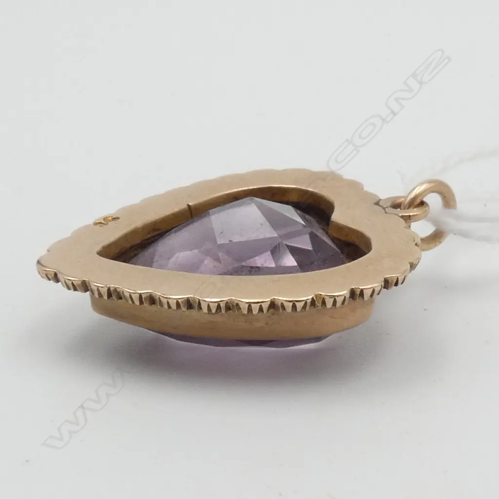 9ct AMETHYST & SEED PEARL HEART PENDANT, 6.02gm, L.25 x 22mm Image 1++