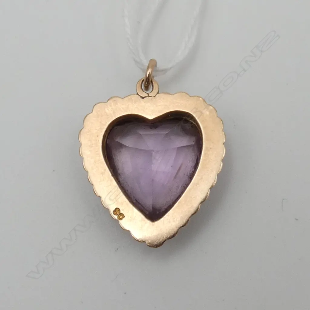 9ct AMETHYST & SEED PEARL HEART PENDANT, 6.02gm, L.25 x 22mm Image 1++