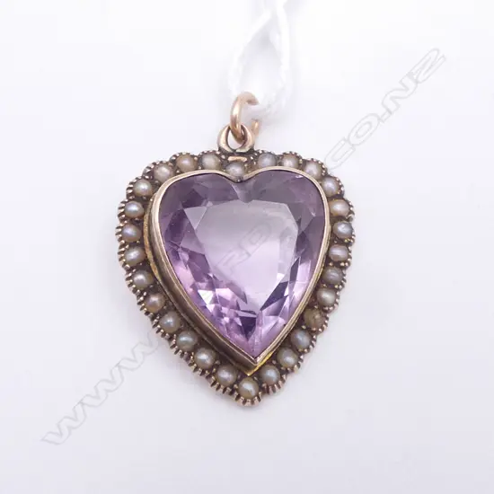 9ct AMETHYST & SEED PEARL HEART PENDANT, 6.02gm, L.25 x 22mm