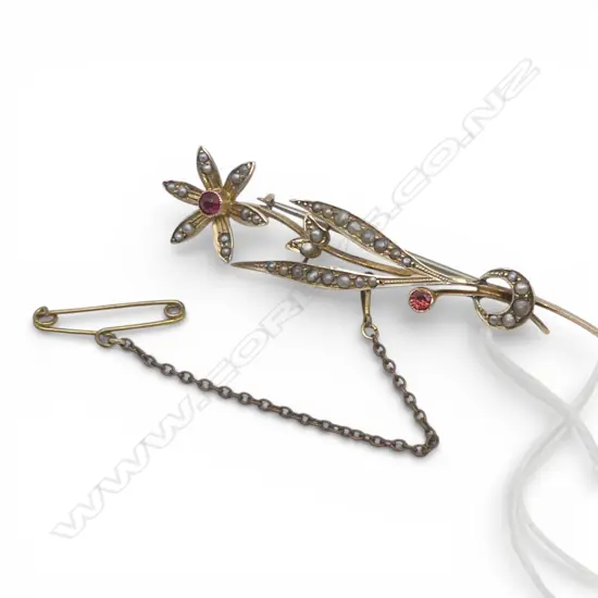 9ct GEM STONE & SEED PEARL BROOCH, 3.52gm, metal bar