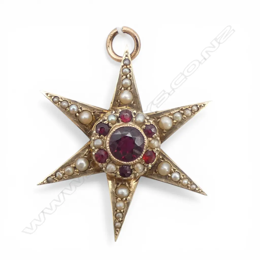 9ct GARNET & SEED PEARL STAR PENDANT, 3.29gm Image 1++