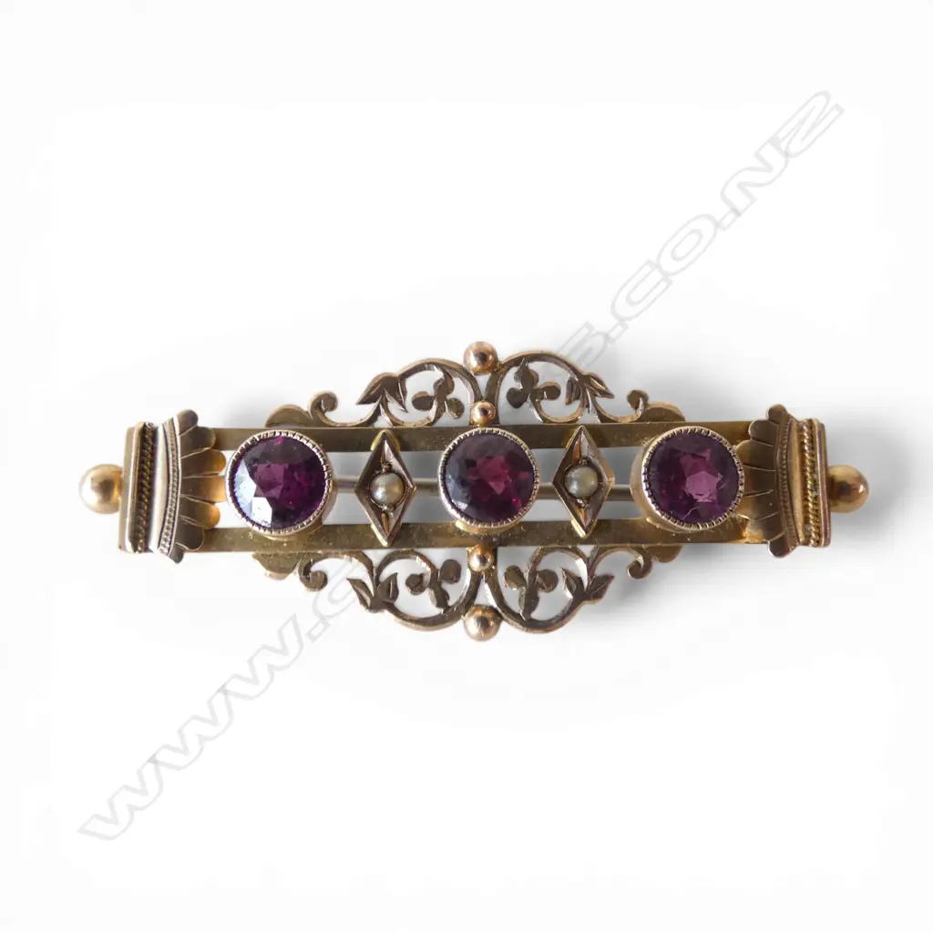c1900 9ct GOLD SCROLLING dble bar BROOCH w 3 almandine GARNETS Chester hallmarks 3.9gms Image 1++