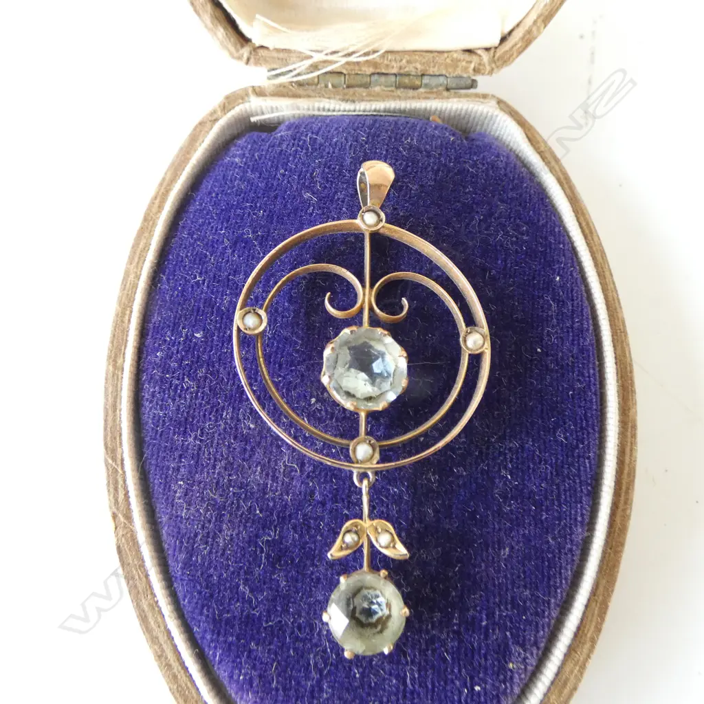 9ct GOLD EDWARDIAN PENDANT set w 2 glass aquamarine coloured stones & seed pearls 3.3gms Image 1++
